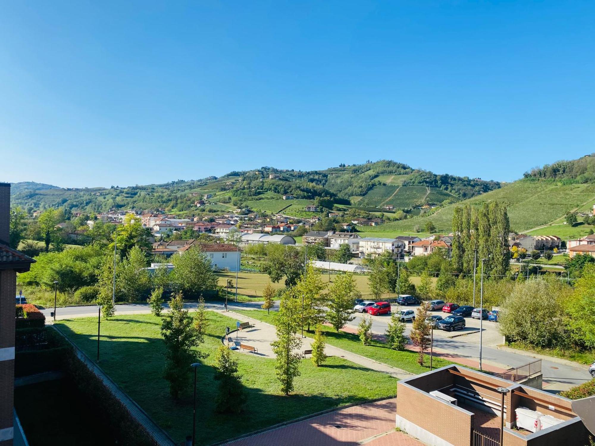 Attico Nel Cuore Delle Langhe - Free Parking Wi-Fi E Ac Alba (Piedmont) Exterior foto
